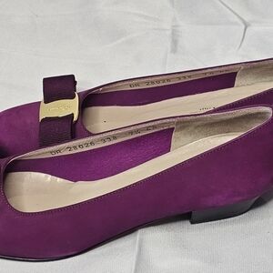 Ferragamo Vara Bow Pump 37.5AA